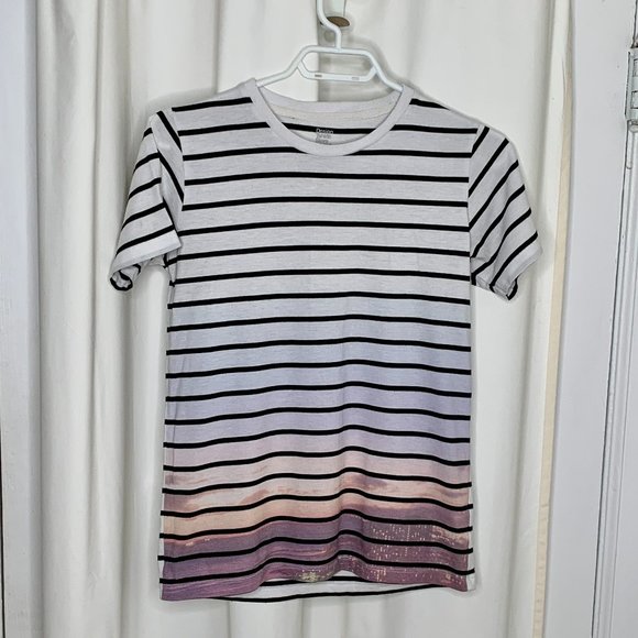 Japanese t-shirt with ombre print of a city - Picture 1 of 5